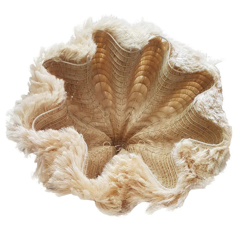 Perruque en fibres de raphia naturelle avec cheveux ondulés et texturés en forme cloche
