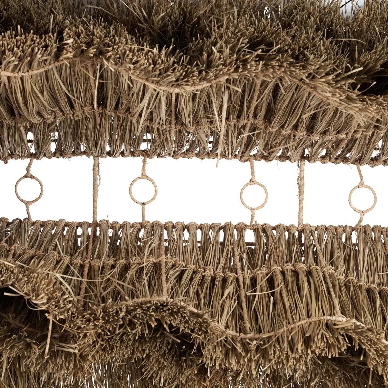 Diviseur de pièce suspendu en fibres naturelles beige paille avec anneaux métalliques