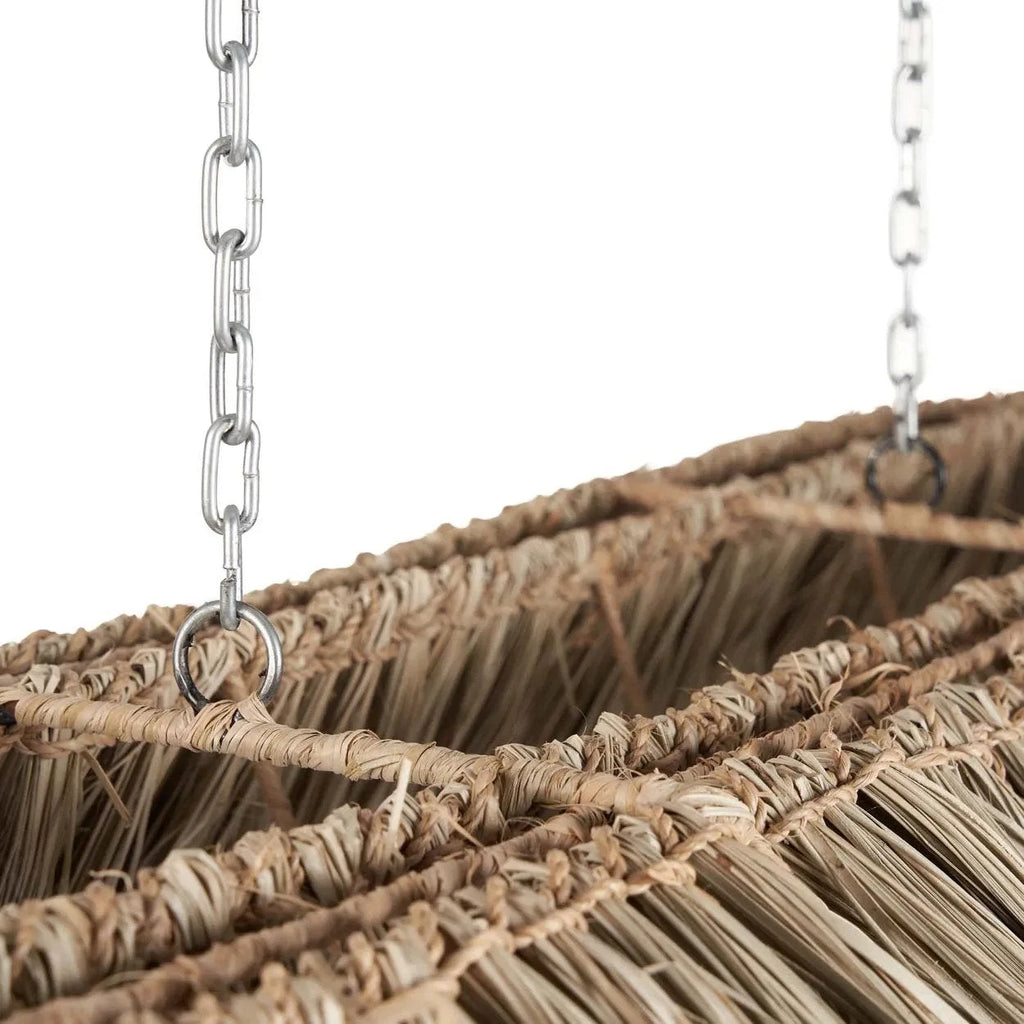 Suspension frangée en fibres naturelles beige paille avec chaînes métalliques pour plantes