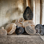 Suspension goutte en rotin noir ajouré Ø45x65 cm pour salon