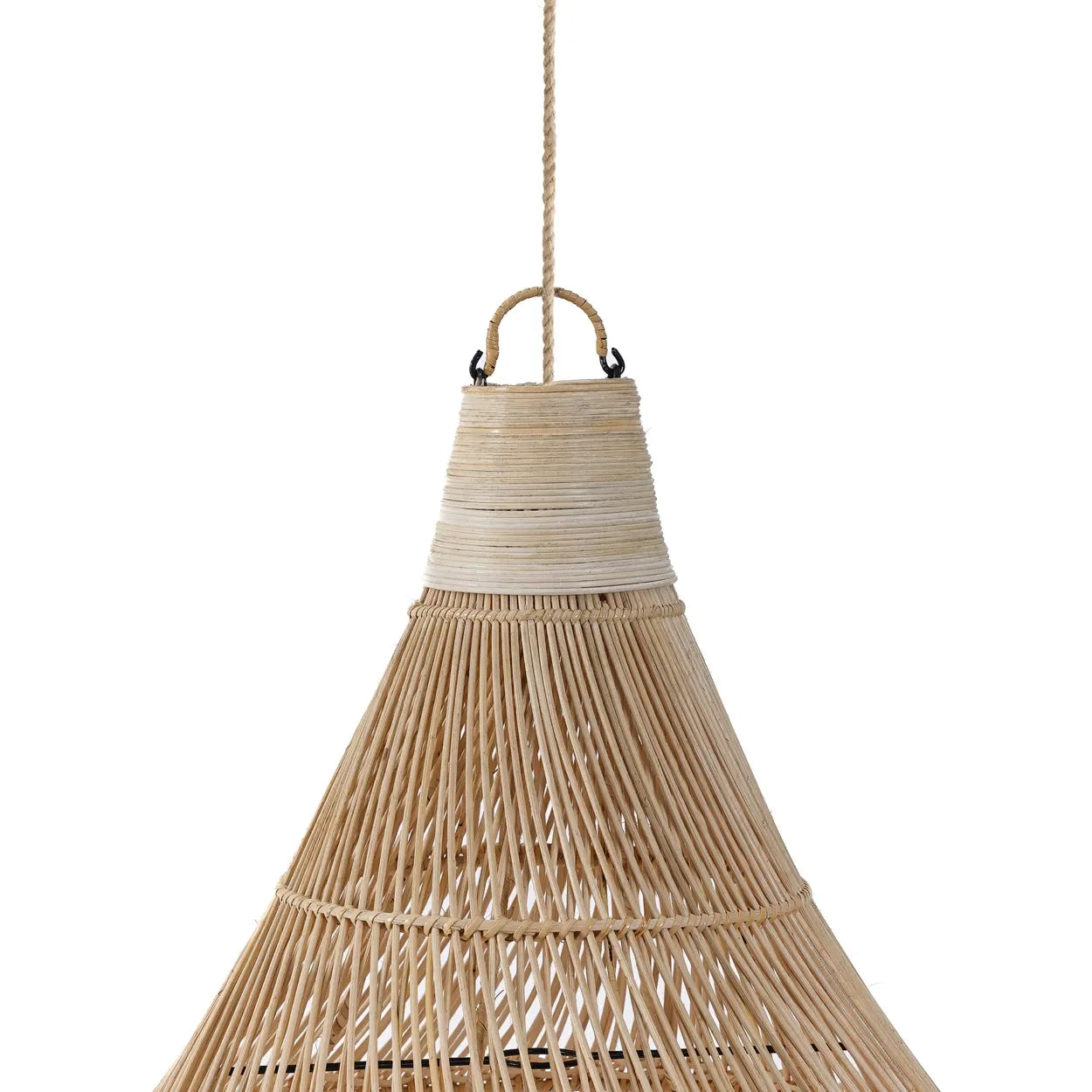 Suspension goutte XL en rotin naturel avec lampe en rattan tissé et design élégant