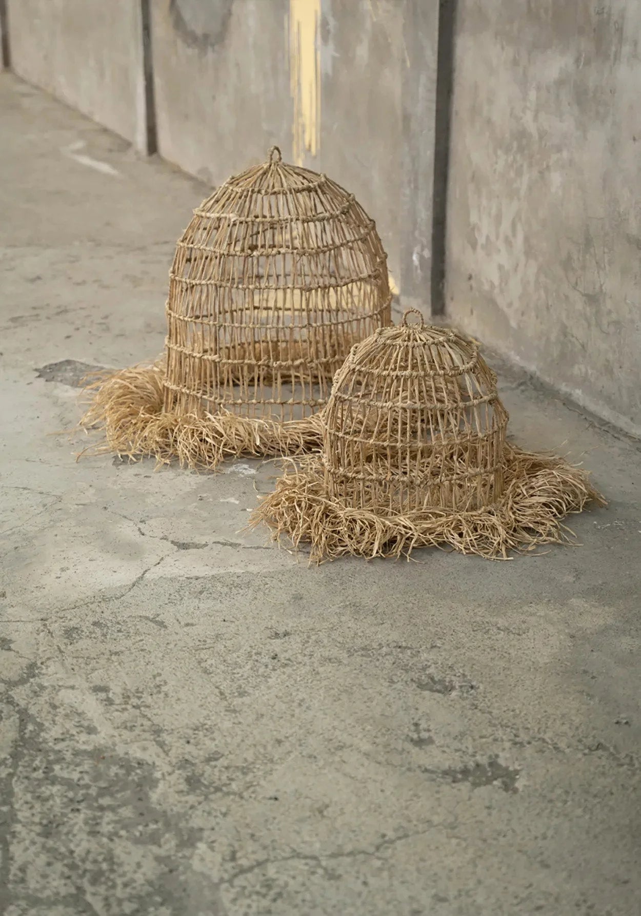 Suspension en herbe tressée forme cloche avec franges – Ø60 cm
