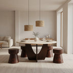 Table basse ronde moderne en pierre claire et pieds bois sculpturaux sombres