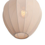 Ampoule en tissu beige suspendue en forme de goutte sur câble noir Ø25 cm