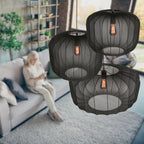 Suspension en lin noir avec ampoule visible, trois luminaires cage Ø55 cm
