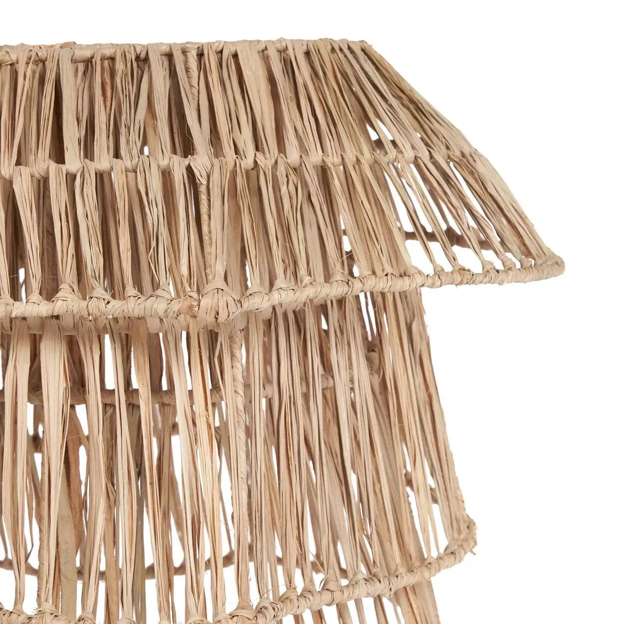 Suspension linéaire en fibres de jonc de mer naturel à trois niveaux avec abat-jour en raffia à tressage ouvert