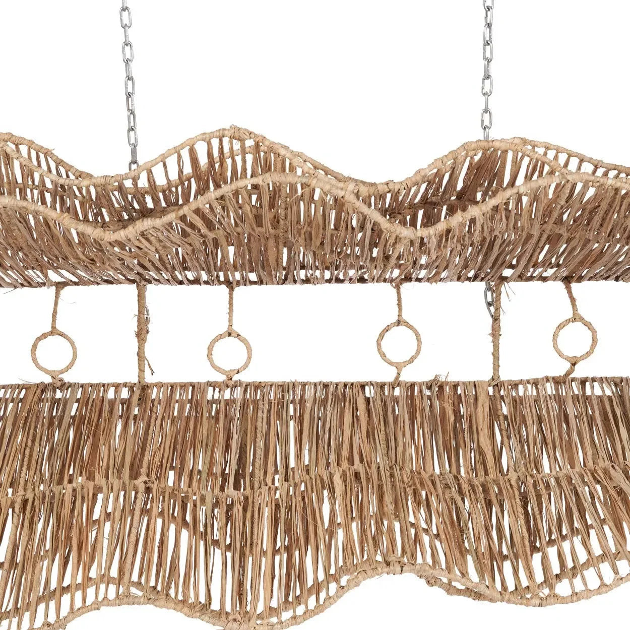 Suspension linéaire en fibres de jonc de mer naturel à trois niveaux avec chandelier ondulé