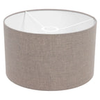 Abat-jour cylindrique en tissu taupe avec intérieur blanc pour suspension linéaire en métal noir