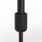 Bouton de réglage noir texturé sur un poteau en métal pour suspension moderne