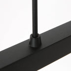 Support en métal noir avec finition texturée et grommet en caoutchouc pour une suspension plafonnier blanc linéaire 3 lumières