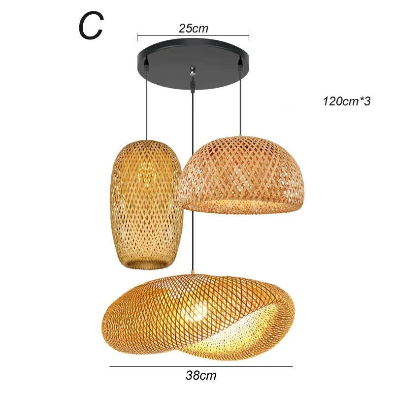 Suspension multiple modèle C en bambou avec trois abat-jours élégants