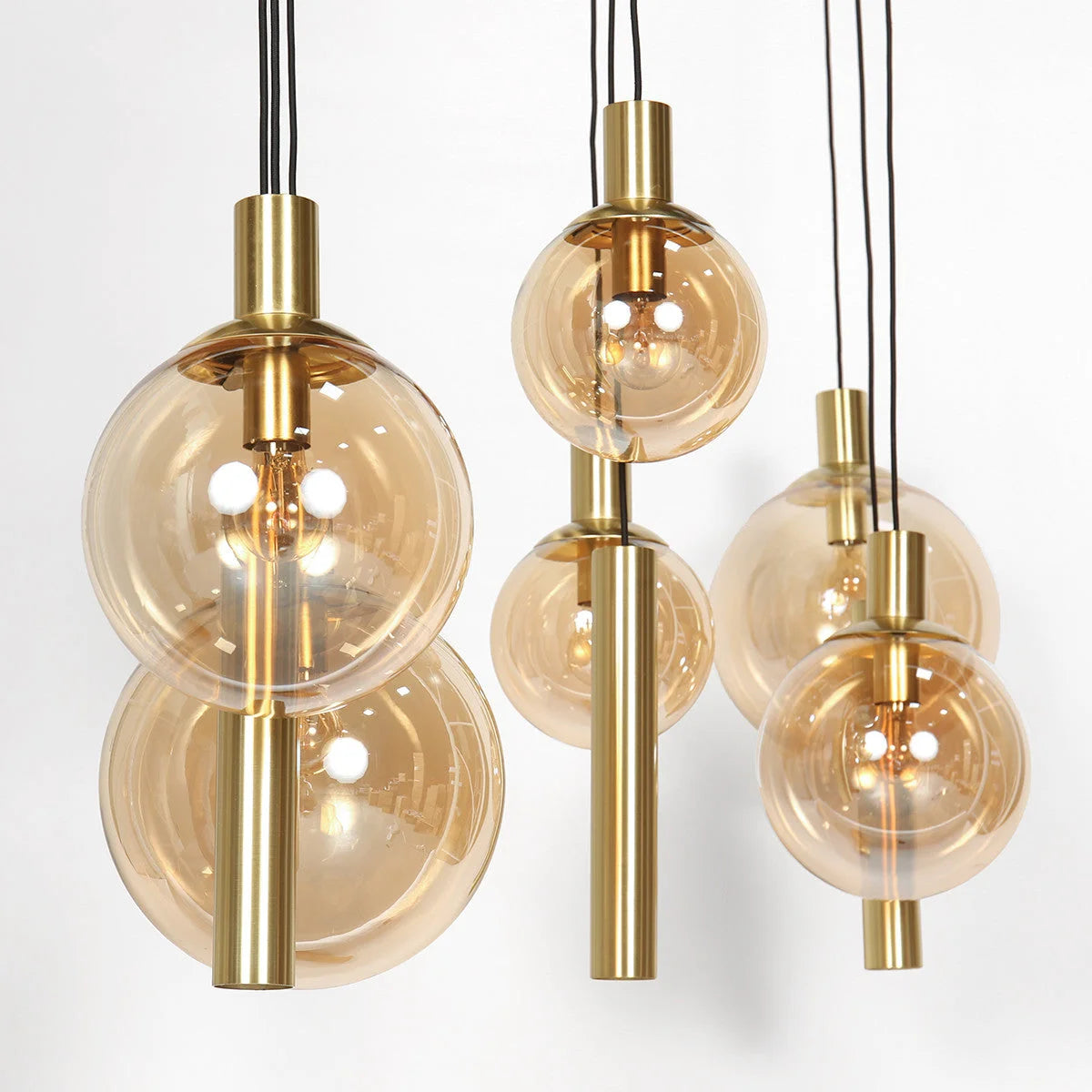 Suspension multiple en verre ambré et laiton à 9 ampoules – 150x55 cm