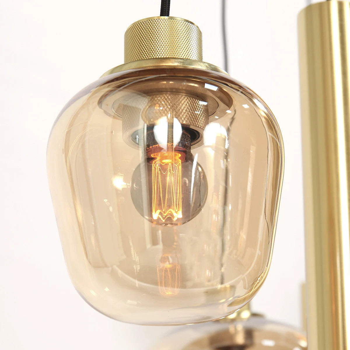 Suspension multiple en verre ambré et laiton doré pour éclairage chaleureux – 140x44 cm