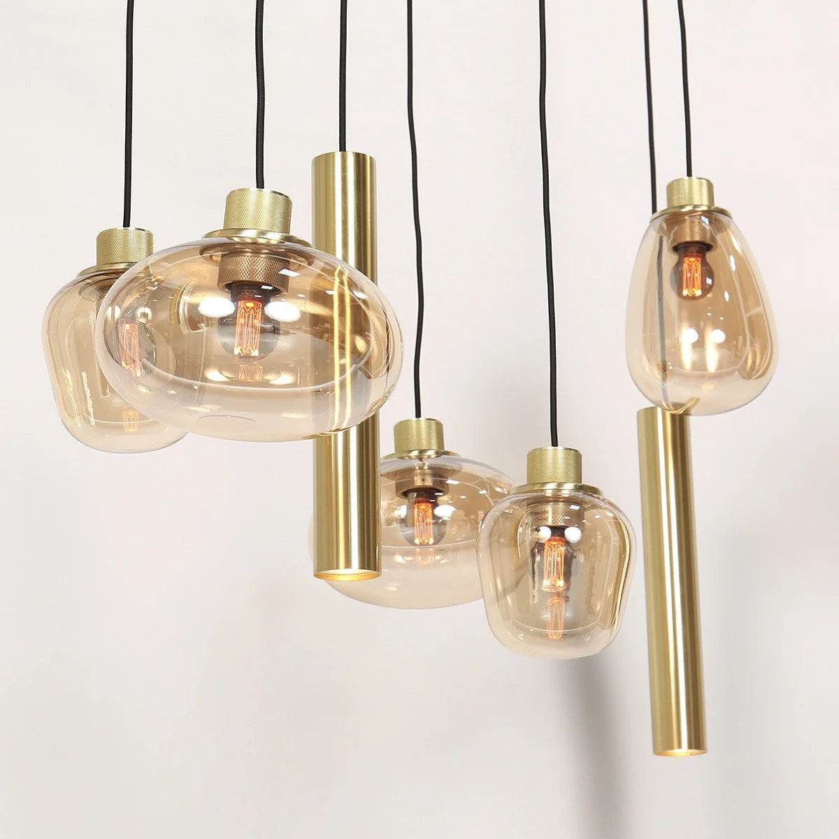 Suspension multiple en verre ambré et laiton doré pour éclairage chaleureux – 140x44 cm