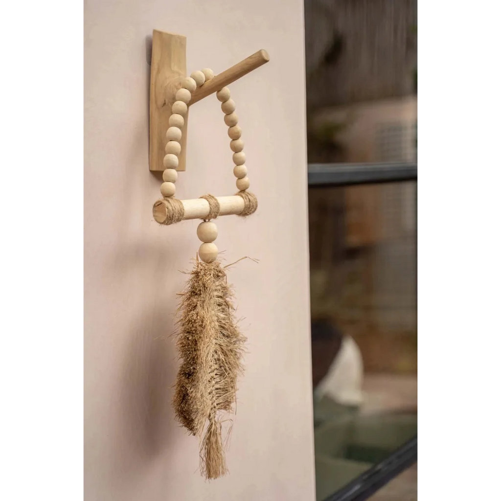 Crochet mural en raphia naturel avec crochet en bois, boucle de perles et ornement en paille