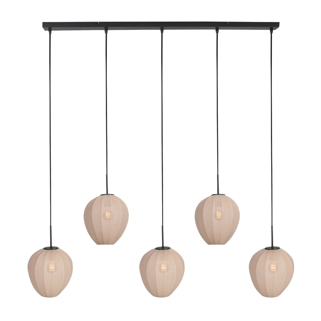 Luminaire suspendu noir avec cinq abat-jours crème sphériques en ligne, 110x25 cm