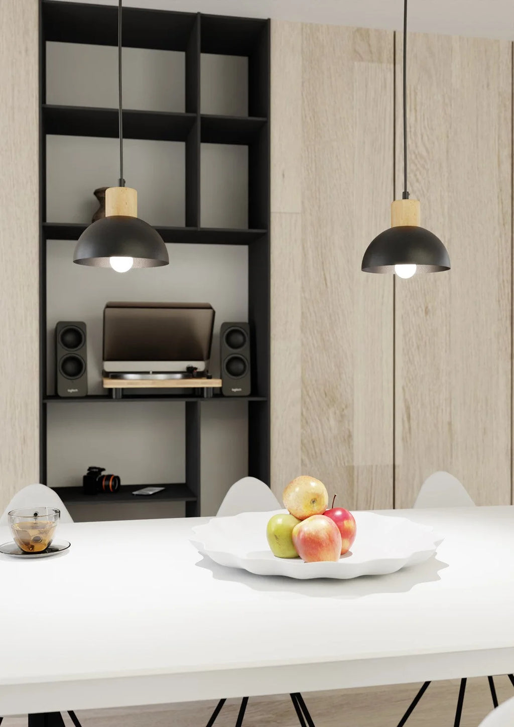 Bol céramique blanc avec pommes rouges et vertes dans suspension noire dôme métal bois clair Ø18 cm