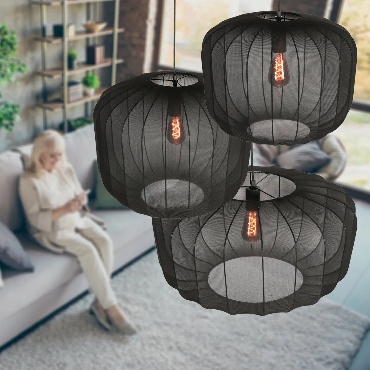 Suspension ovale en maille noire avec trois lampes pendantes vintage visible Ø60 cm