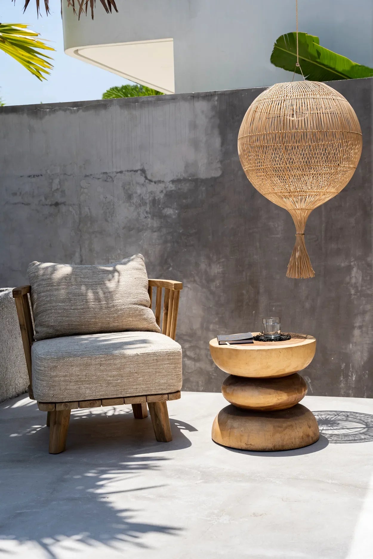 Luminaire pendent en rotin naturel ajouré de 50 cm pour une décoration chic et chaleureuse