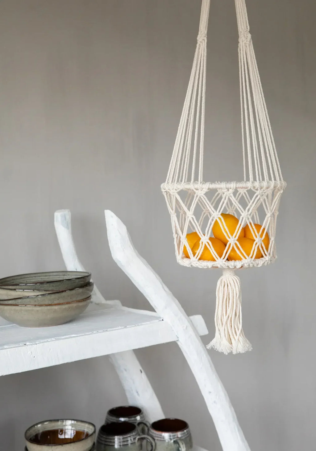 Panier à fruits en macramé en coton blanc cassé avec franges, Suspension plante H110 cm