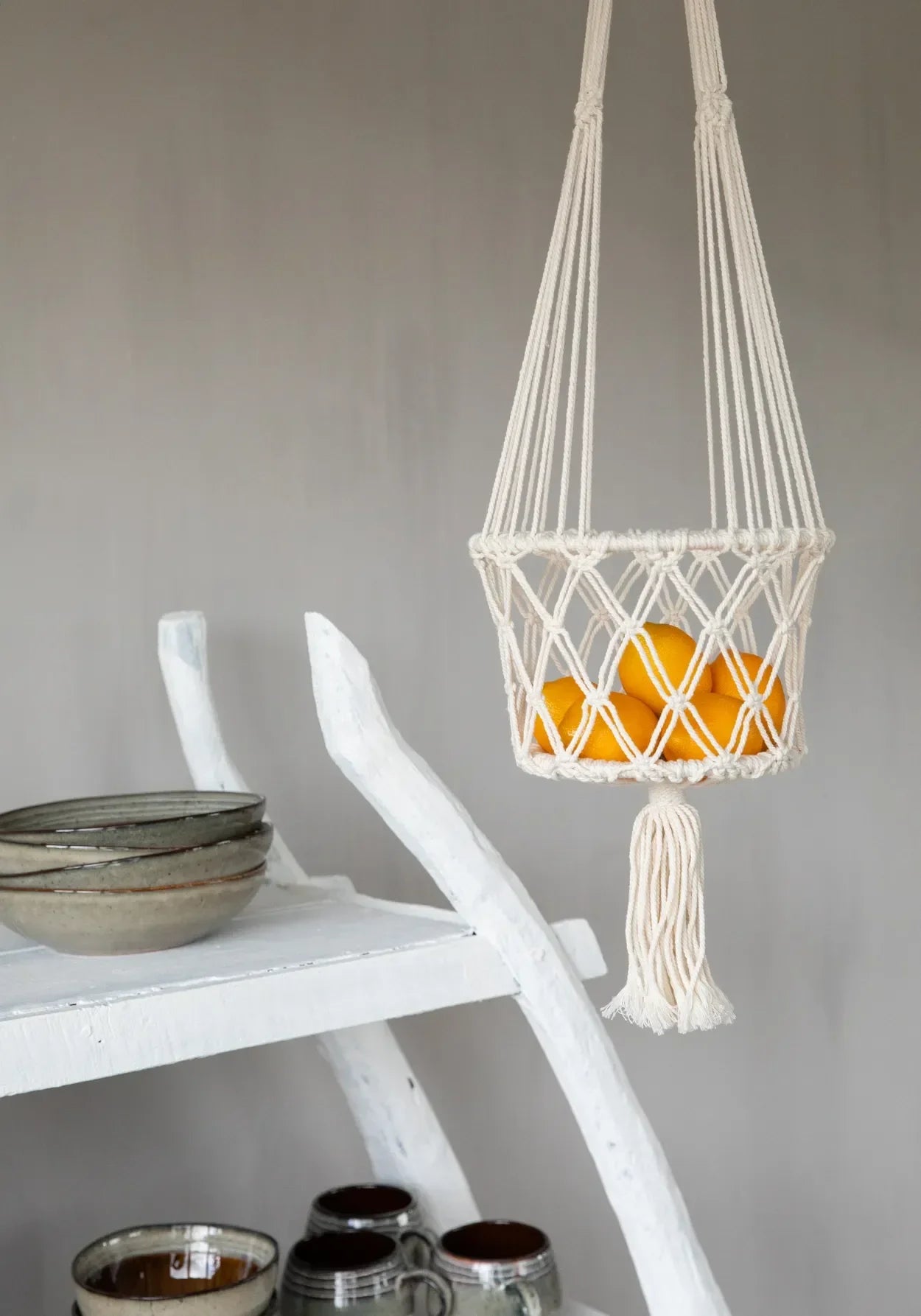 Panier à fruits en macramé en coton blanc cassé avec franges, Suspension plante H110 cm