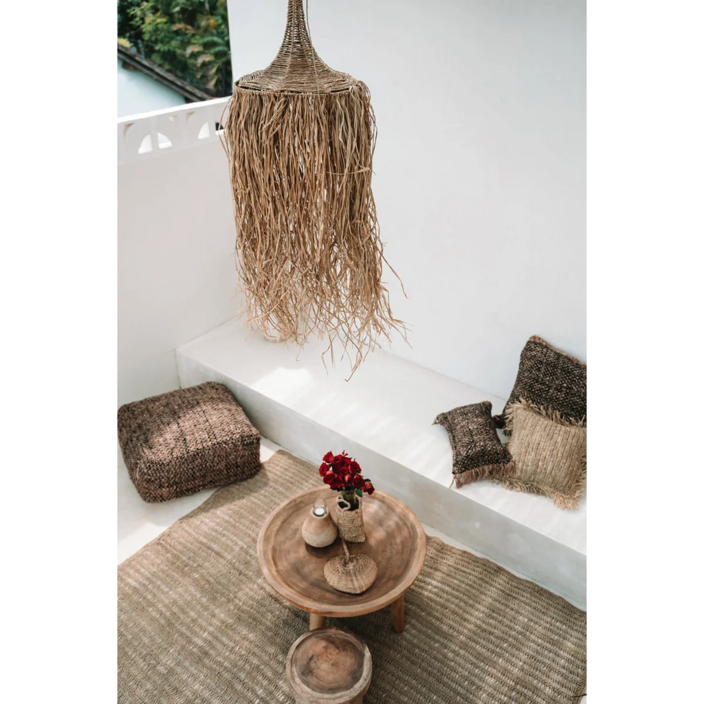 Suspension en raphia et rotin naturel de 70 cm avec luminaire en osier tissé