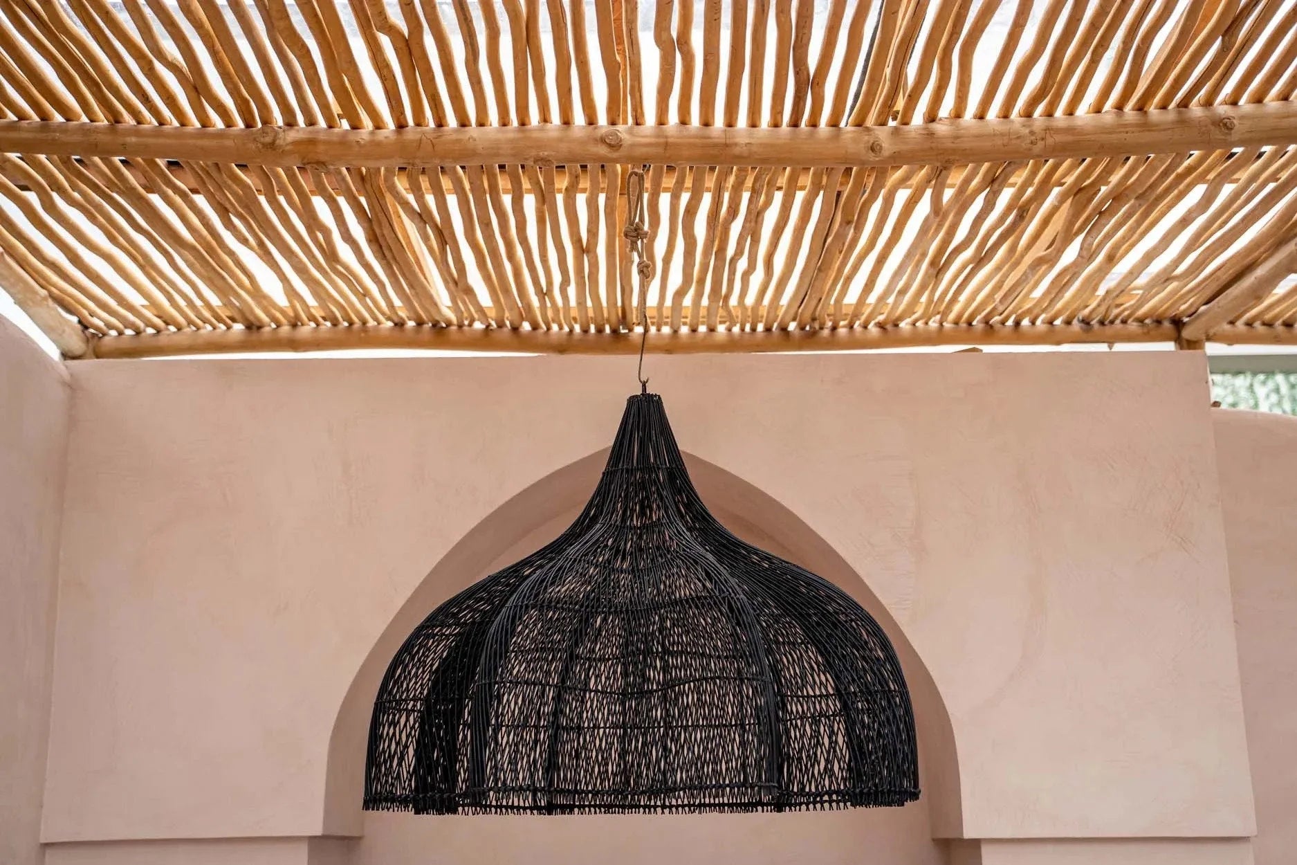 Suspension en rotin ajouré noir en forme de fleur XL Ø110 cm, luminaire suspendu élégant