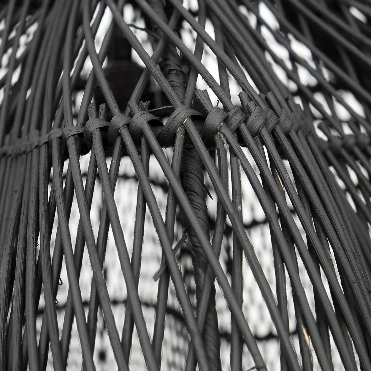 Mobilier en rotin ajouré noir forme de fleur XXL avec structure en osier gris foncé