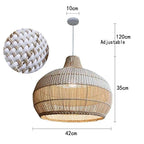 Suspension rotin bohême de 42 cm de diamètre avec détails tressés en gros plan.