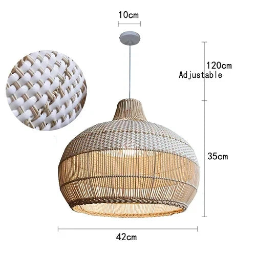 Suspension rotin bohême de 42 cm de diamètre avec détails tressés en gros plan.