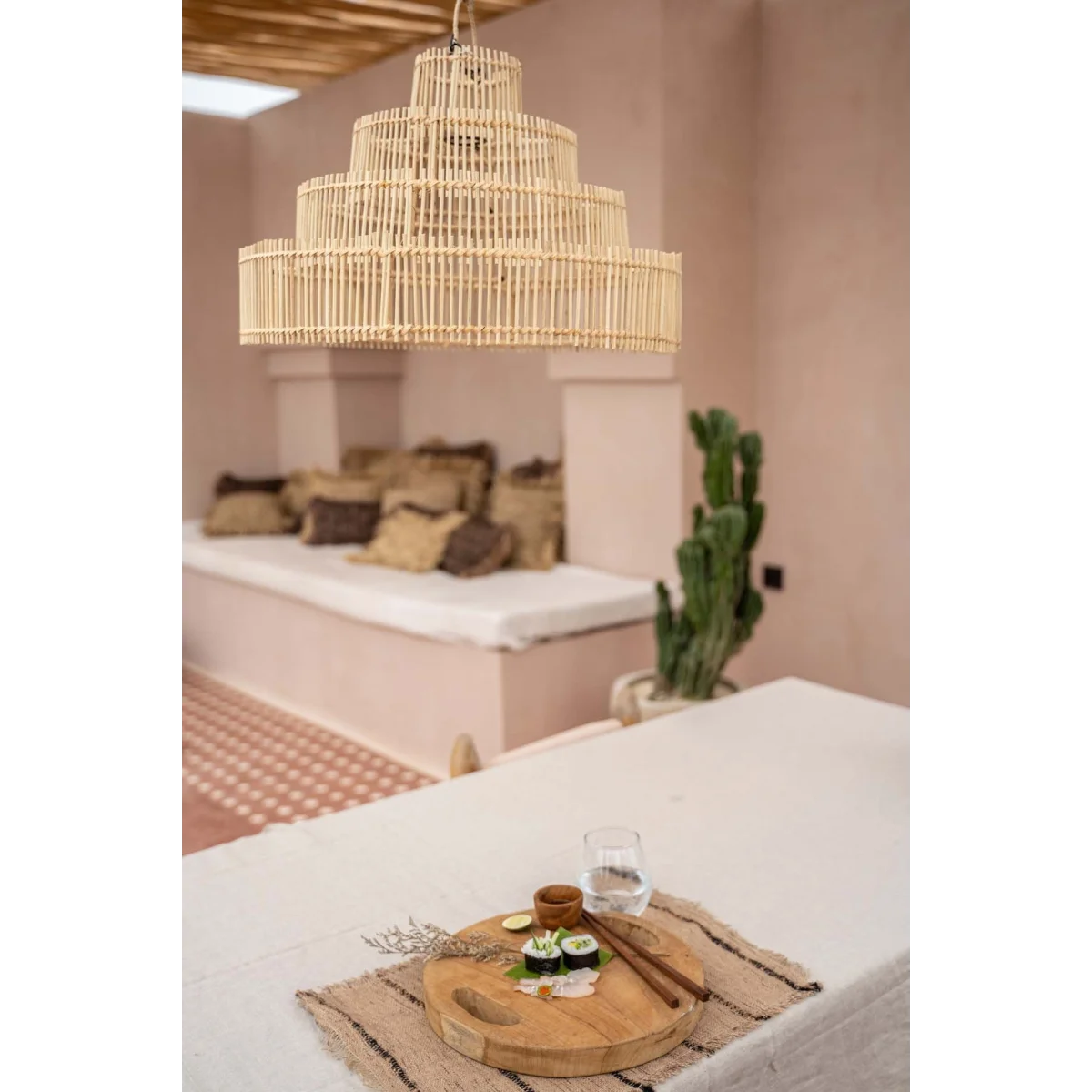 Suspension rotin conique naturelle avec chandelier en bambou en forme de niveaux