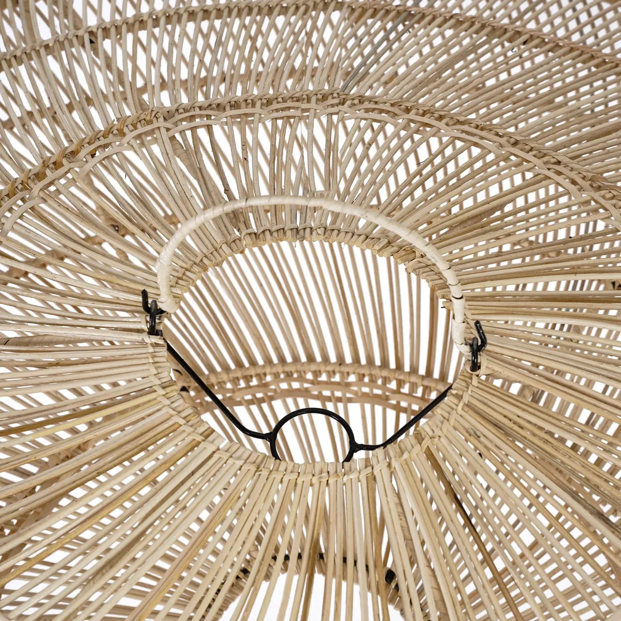 Suspension en rotin macaron naturel 110 cm artisanale avec abat-jour en rotin tissé