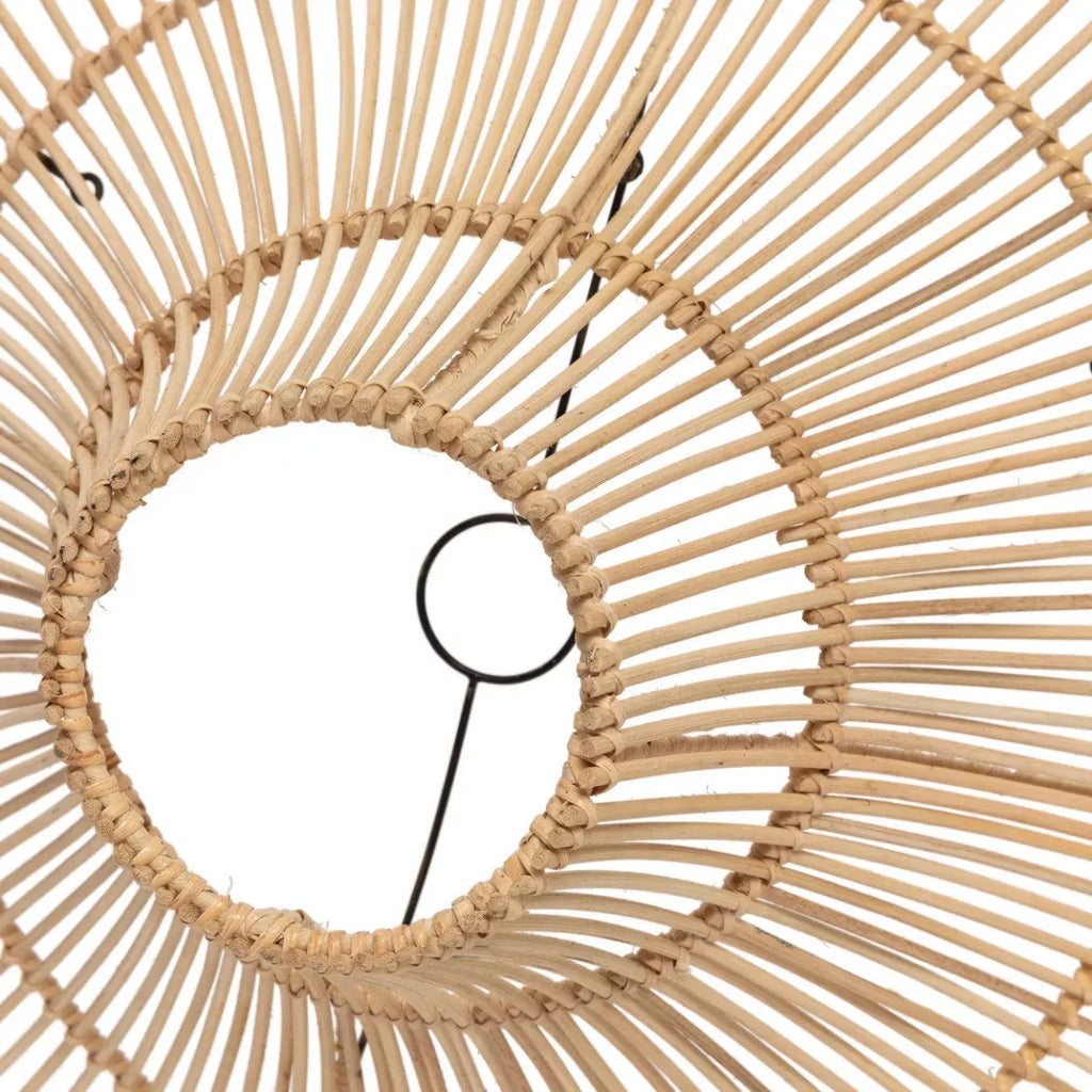 Suspension en rotin naturel avec abat-jour circulaire tissé et cadre en métal noir