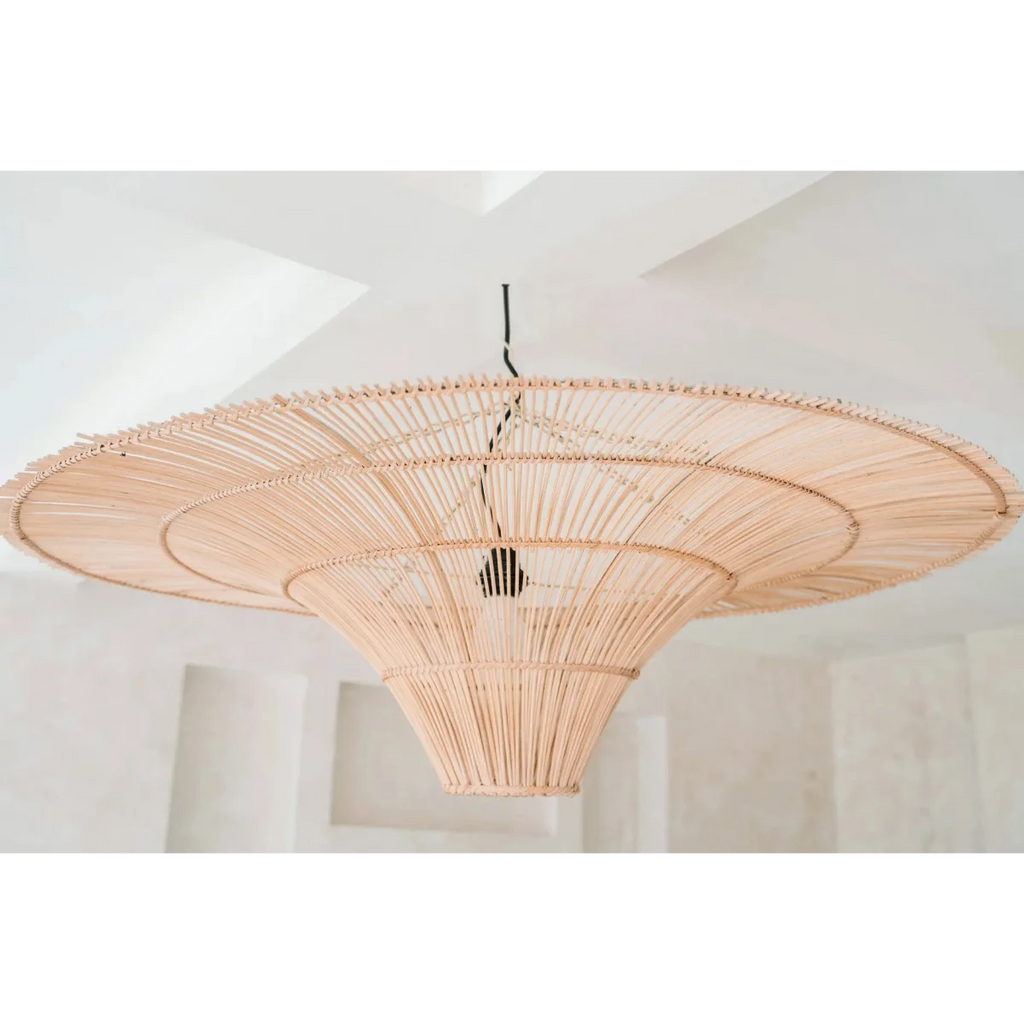 Suspension en rotin naturel 60x60 cm avec luminaire en rotin large et en couches