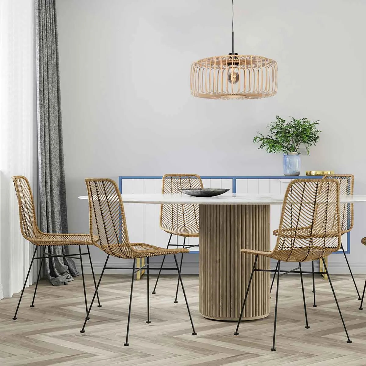 Chaise de salle à manger en rotin naturel ajouré avec structure en métal noir
