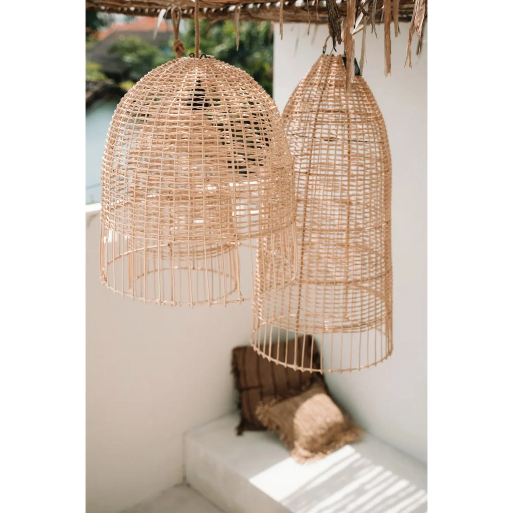 Deux suspensions en rotin naturel en cage ronde de 90 cm pour une décoration chaleureuse