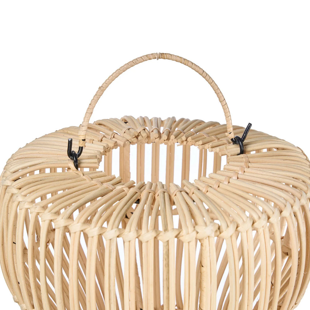 Suspension en rotin naturel cloche ajourée Ø82 cm avec crochet en métal noir