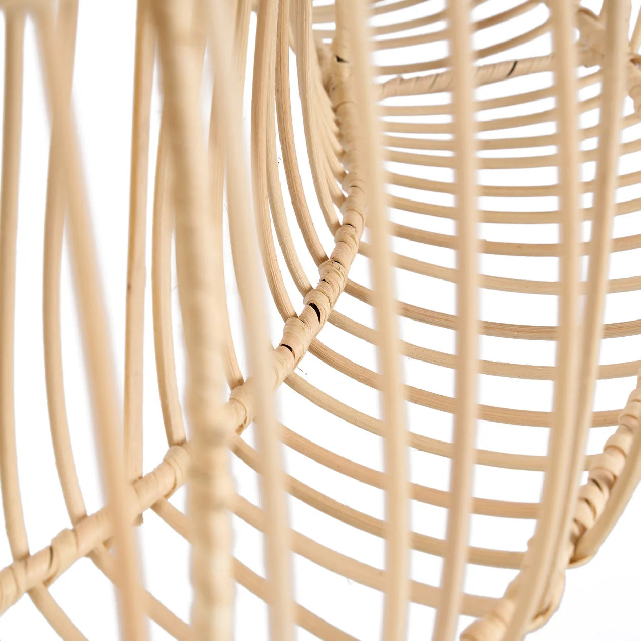 Suspension en rotin naturel forme cloche ajourée Ø82 cm beige tressé