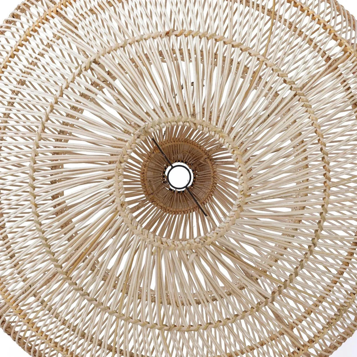 Suspension en rotin naturel forme goutte tressée ajourée Ø55 cm lumineux et tendance
