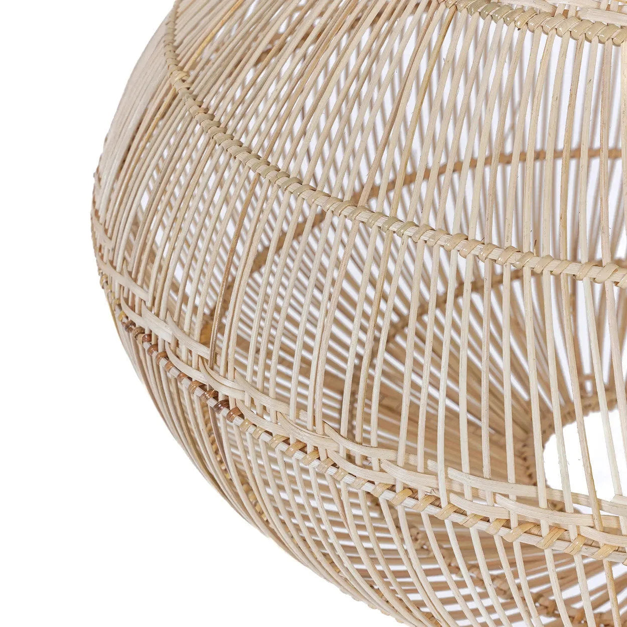 Suspension en rotin naturel forme goutte tressée ajourée Ø55 cm pour décoration intérieure