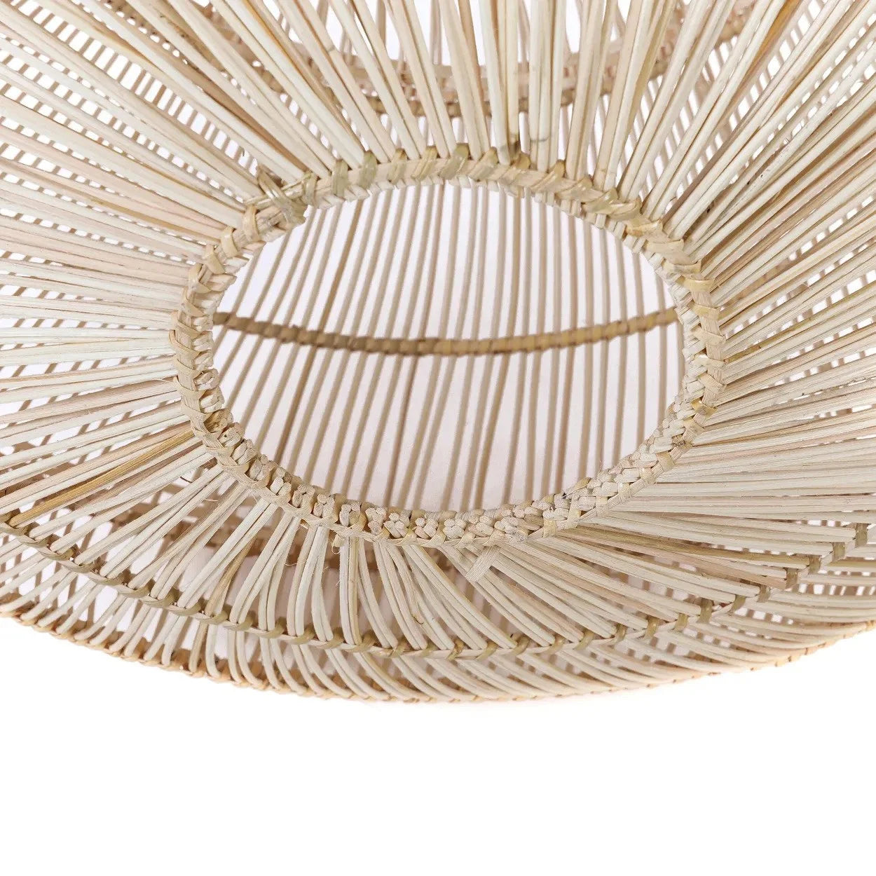 Lampe suspendue en rotin naturel forme goutte tressée ajourée Ø55 cm