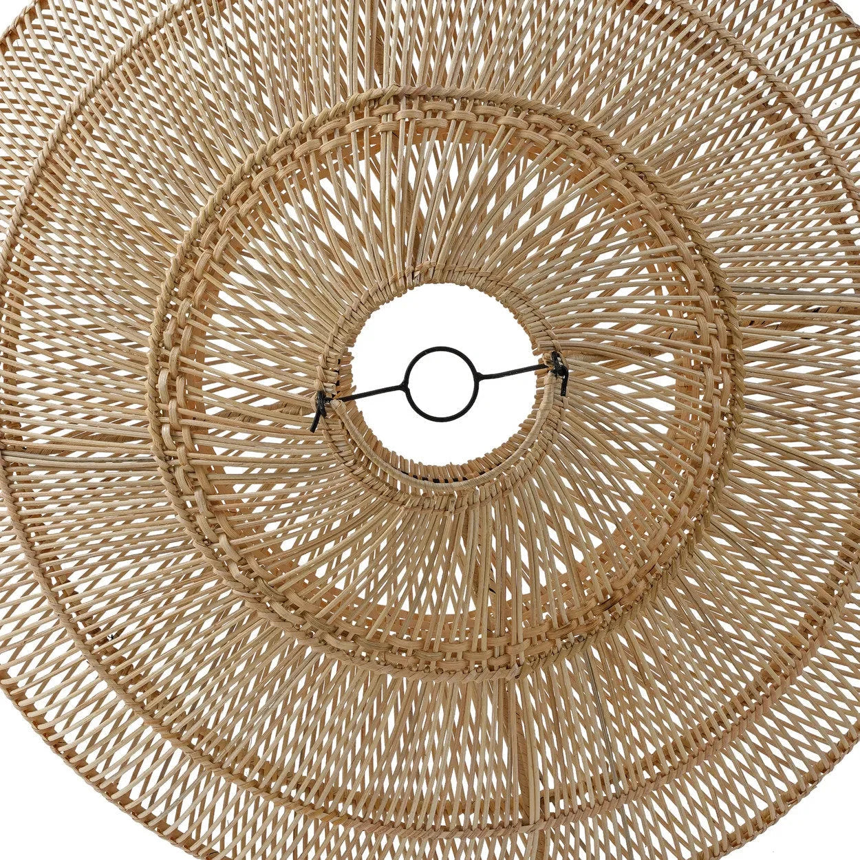 Suspension en rotin naturel forme soucoupe ajourée avec lampe en métal Ø75 cm