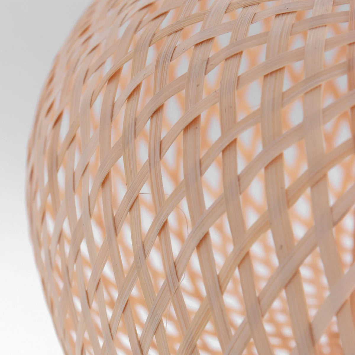 Orbe en bambou tissé pour Suspension en rotin naturel motif croisillons Ø60 cm