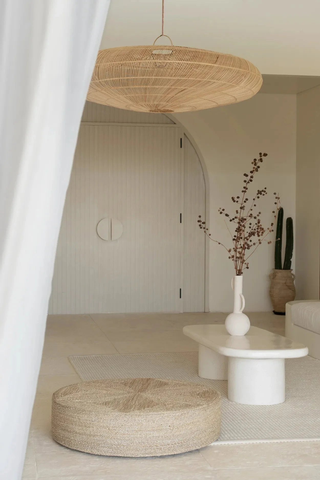 Luminaire suspendu en rotin naturel tressé de grande taille pour une ambiance chaleureuse