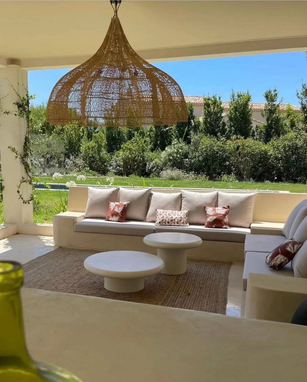 Suspension rotin naturel XL 110 cm avec luminaire en osier en forme de cloche