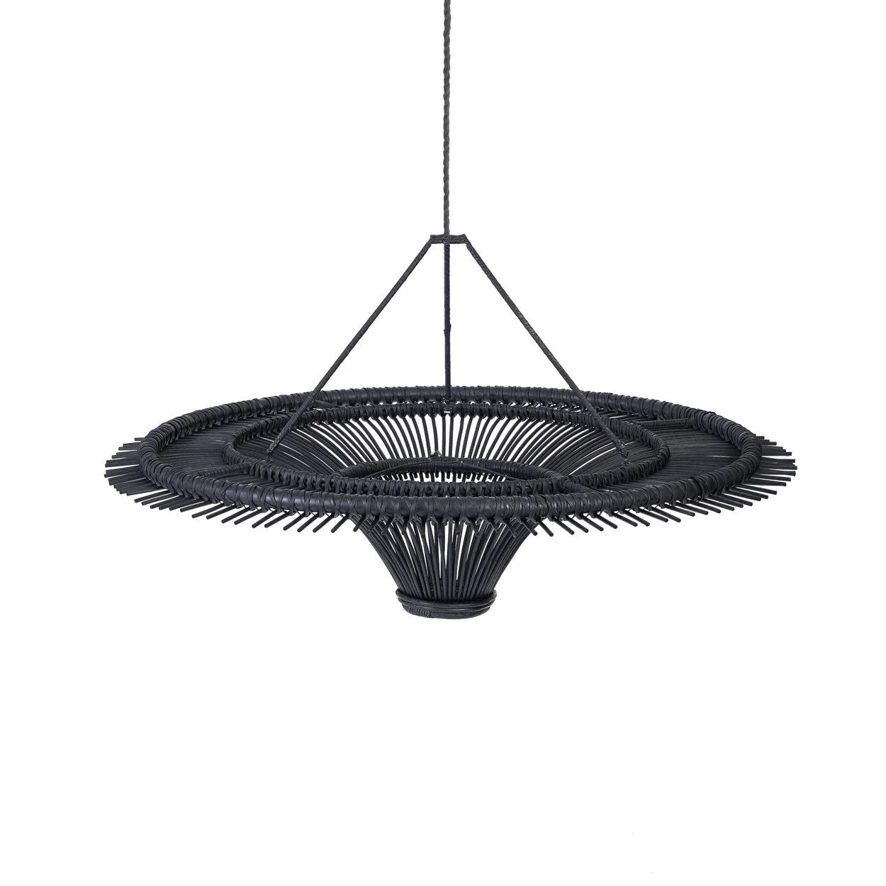 Suspension en rotin noir 60 cm avec pendentif élégant et tissage noir sophistiqué