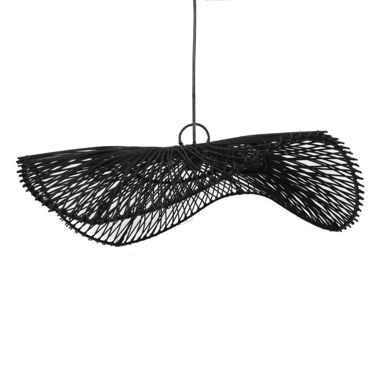 Suspension en rotin noir ondulée avec forme allongée et motif tissé élégant