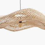 Suspension en rotin ondulé naturel XL, Ø90 cm, forme courbe avec ampoule exposée