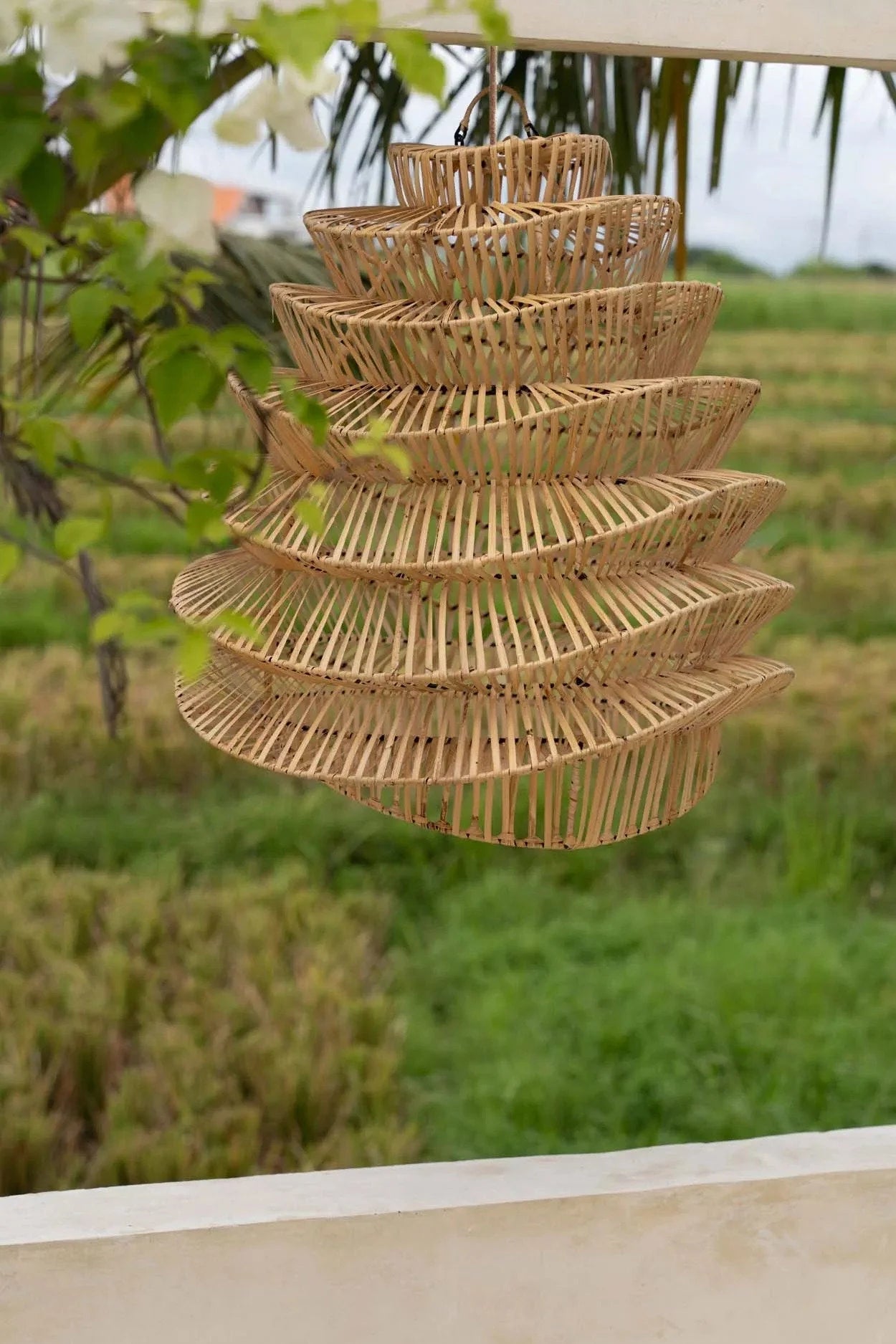 Suspension en rotin ondulé naturel motif spiralé Ø55 cm, luminaire suspendu décoratif