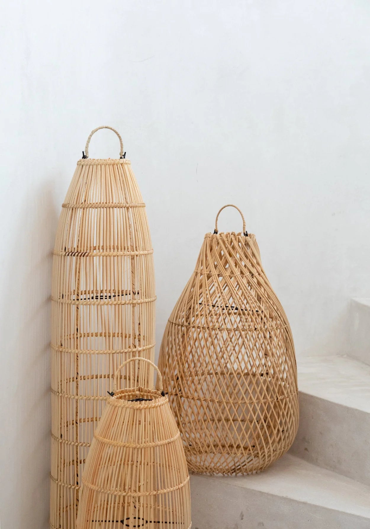 Lanterne en rotin tressé naturel suspendue en forme ovale ajourée, H60 cm